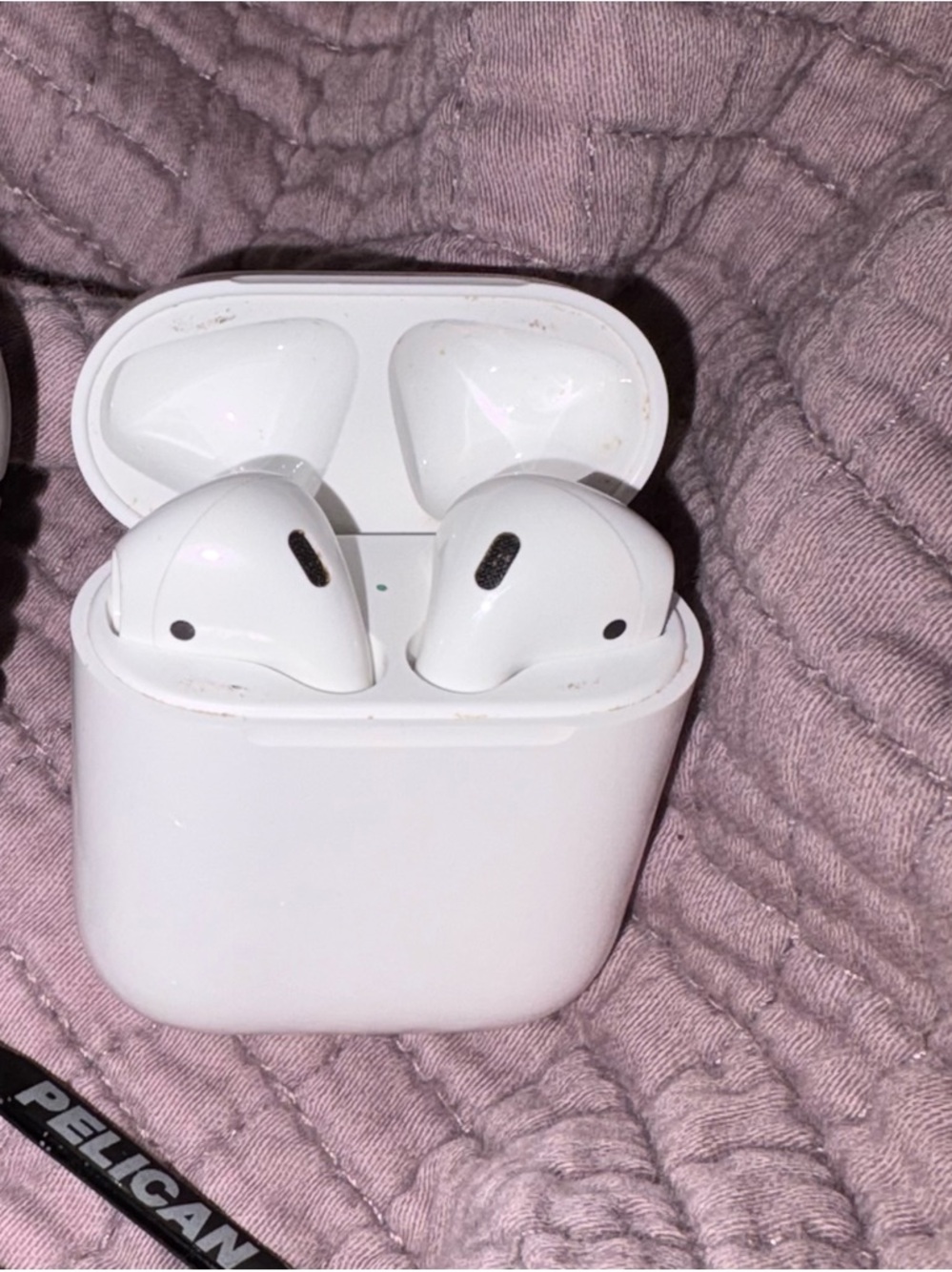 Apple White Wireless AirPods (2nd generation)
(Willing to negotiate)